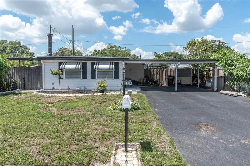 3227 48th Ave N, FL