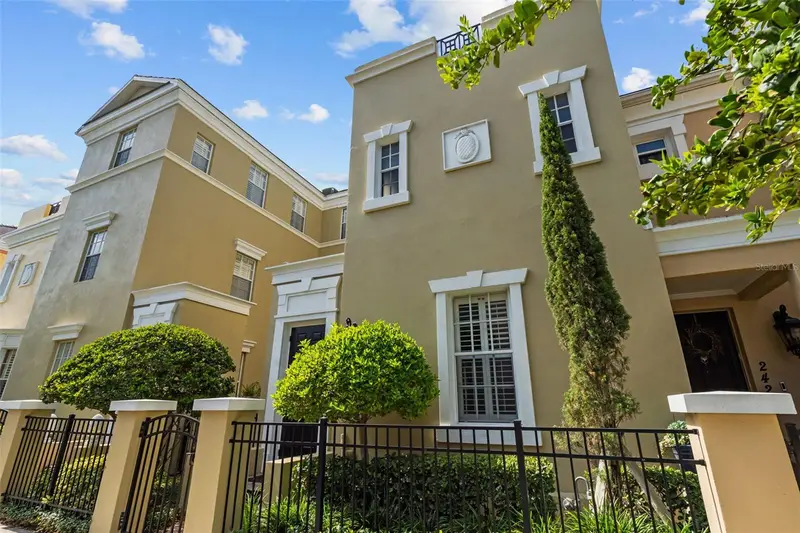 2419 Victoria Gardens Ln, FL