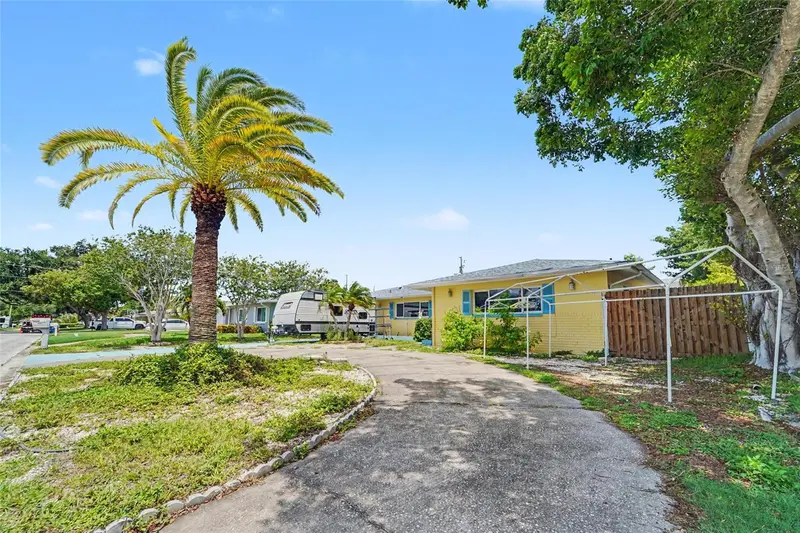 9735 50th Ave N, FL