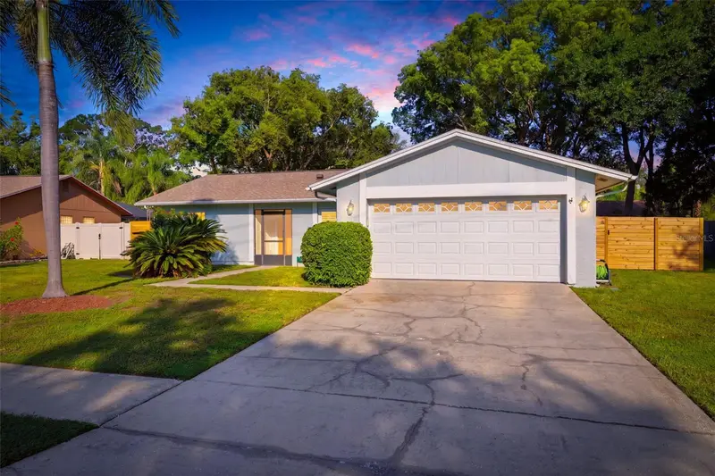 15906 Crying Wind Dr, FL