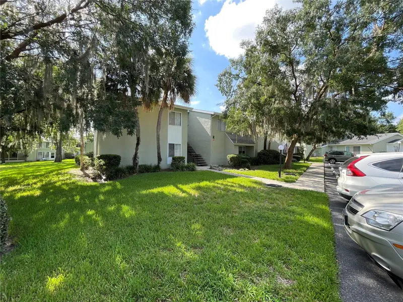 586 Bahia Cir #B, FL