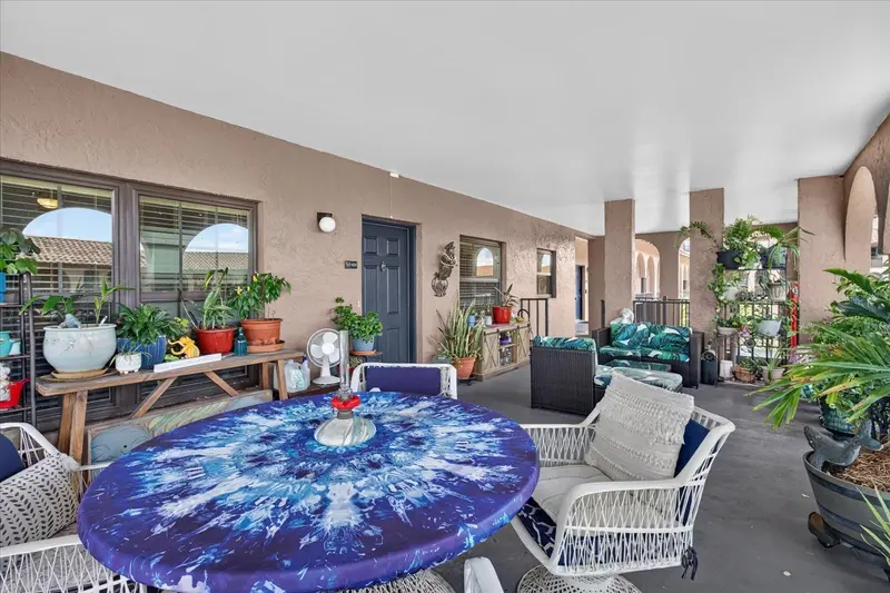 6100 Gulfport Blvd S #401, FL