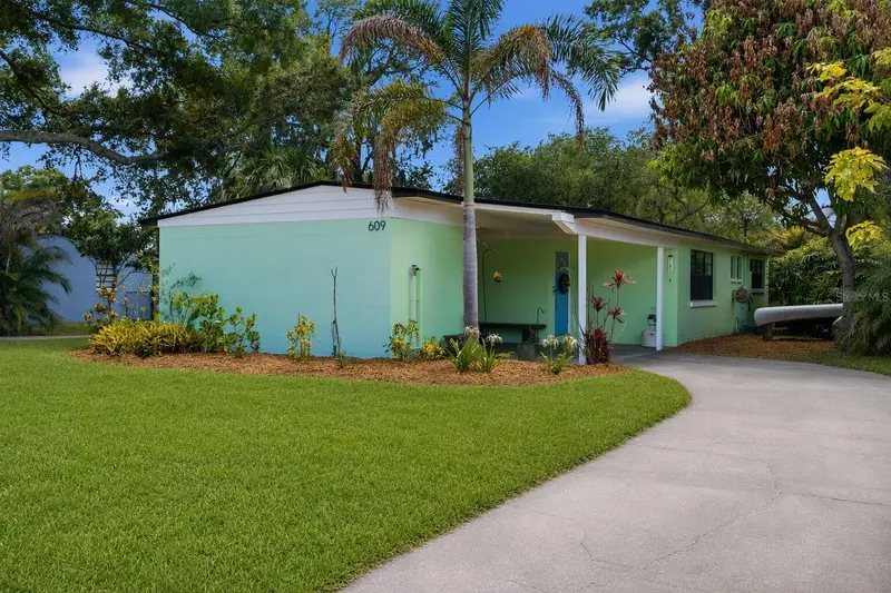 609 W River Dr, FL