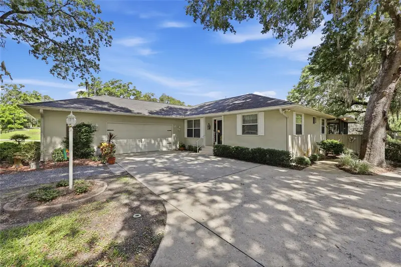 561 Se 28th St, FL