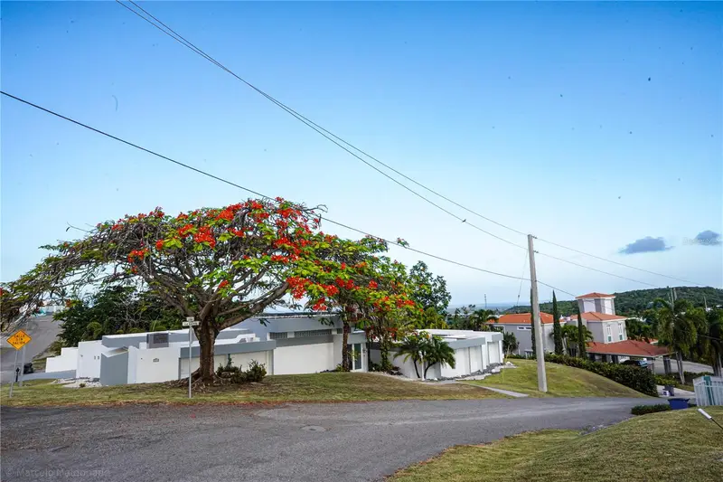 3505 La Santa El Monte, PR