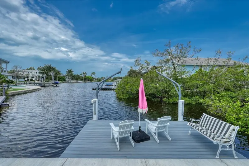 223 Pinecrest Dr, FL