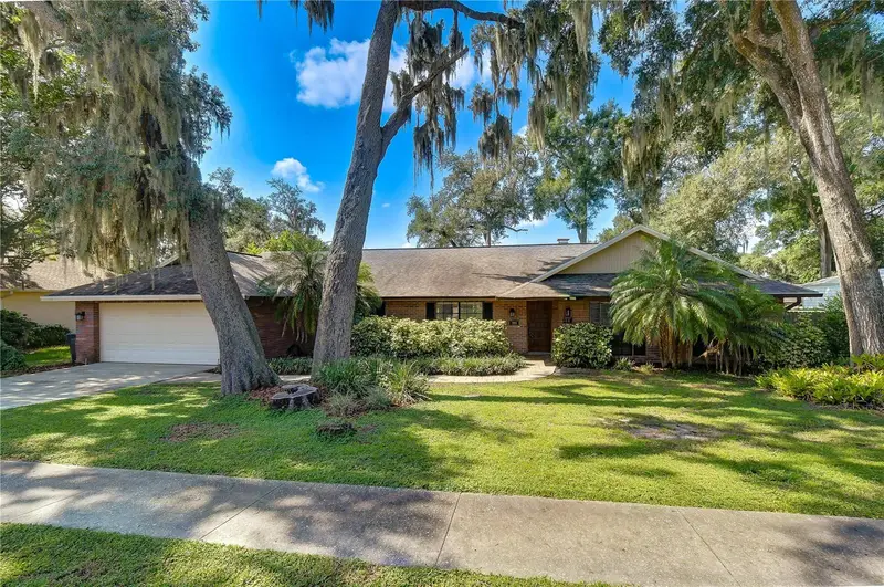 1101 Oakridge Manor Dr, FL