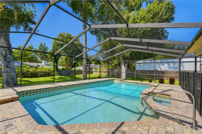 1101 Oakridge Manor Dr, FL
