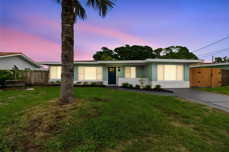 403 Driftwood Dr W, FL