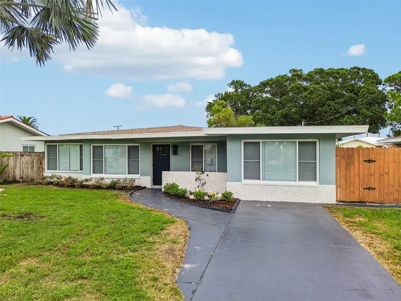 403 Driftwood Dr W, FL