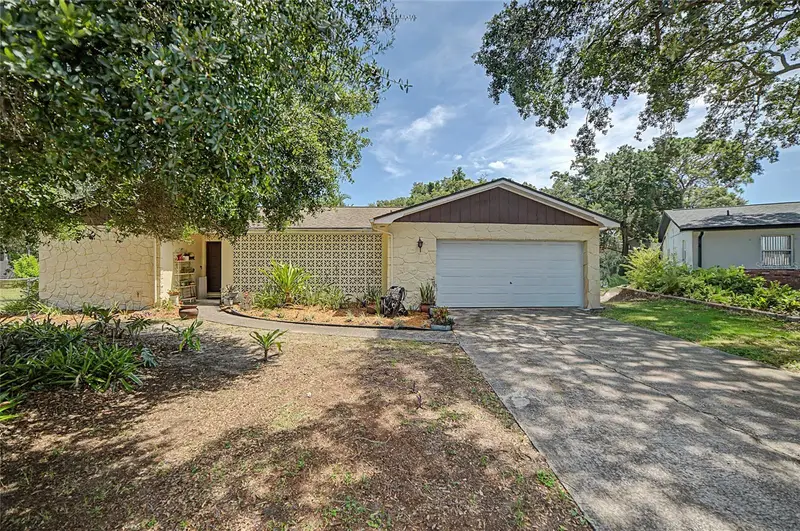 612 Barkfield Loop, FL