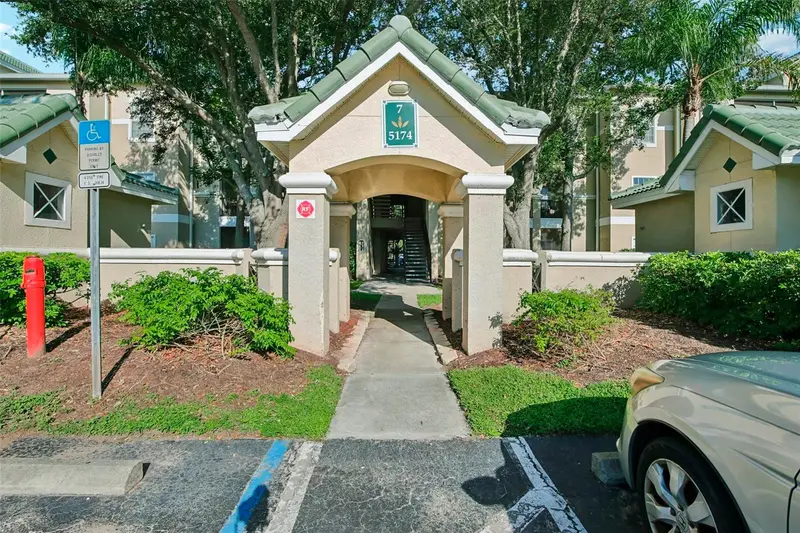 5174 Northridge Rd #104, FL