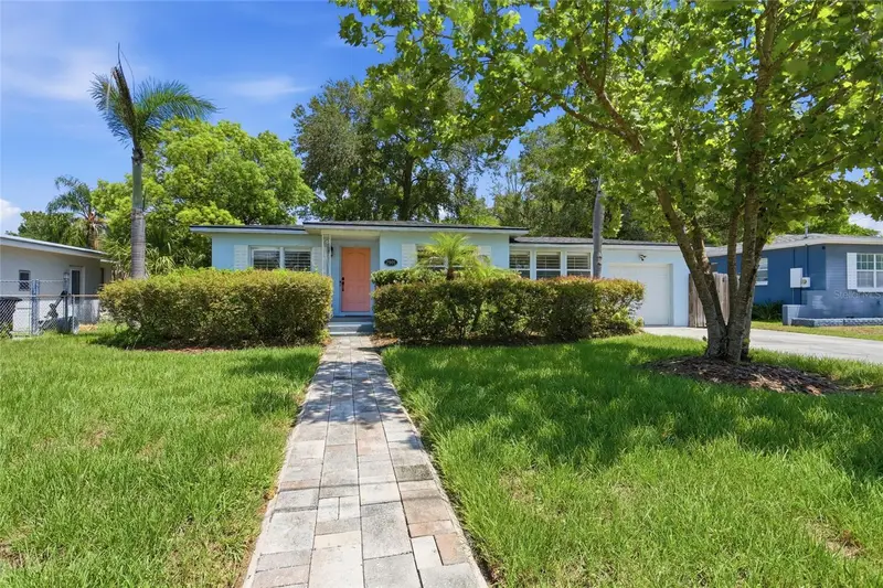 2901 E Pine St, FL