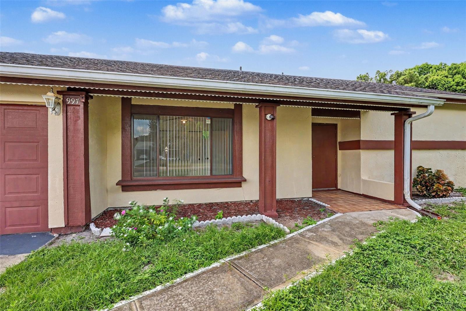 997 Mariposa Dr Ne, FL