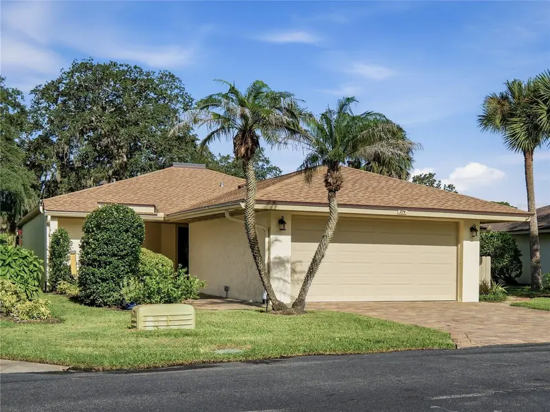 214 Canterbury Cir, FL