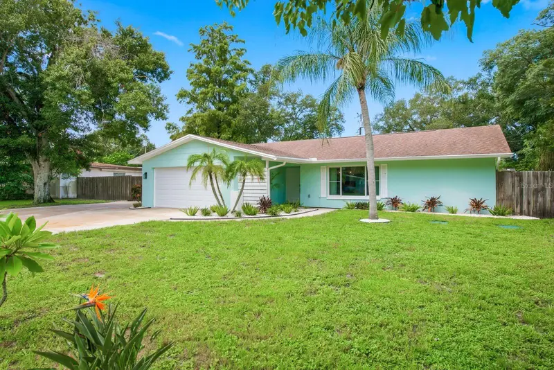 2168 Victoria Dr, FL