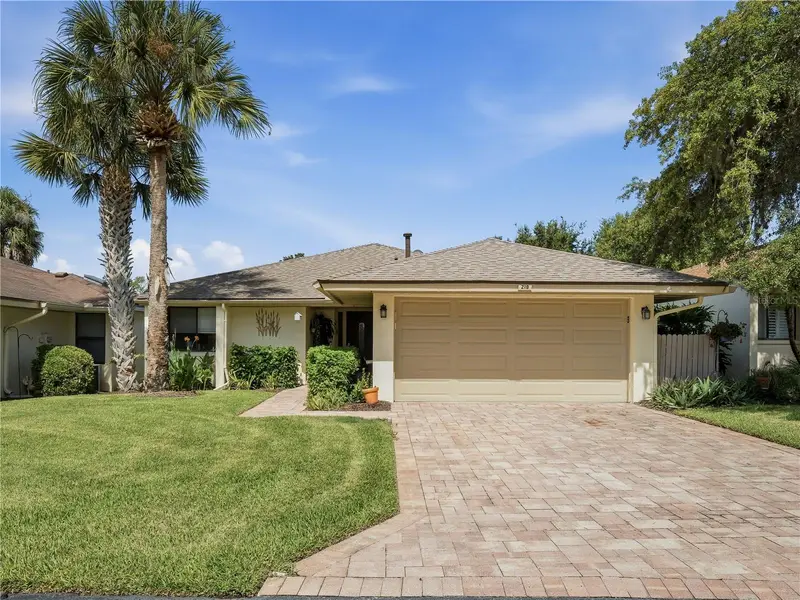 218 Canterbury Cir, FL