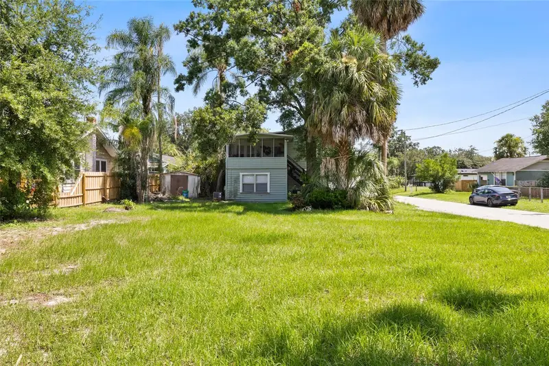 128 W North St, FL