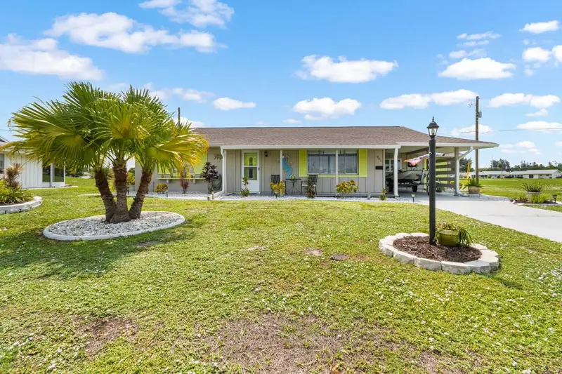 901 Hacienda Dr, FL