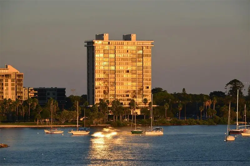 770 S Palm Ave #904, FL