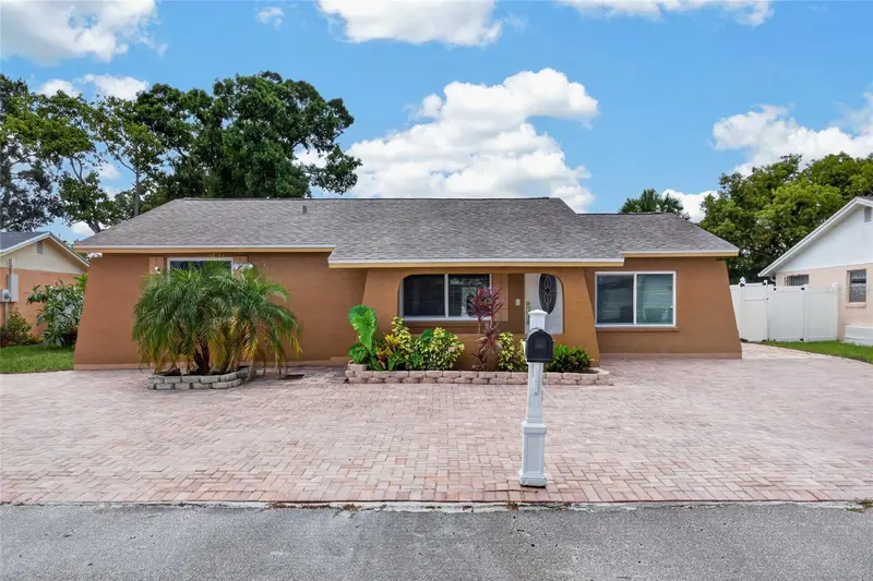 6711 Glen Forest Ct, FL