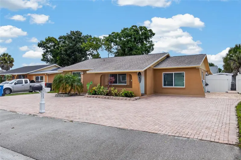 6711 Glen Forest Ct, FL