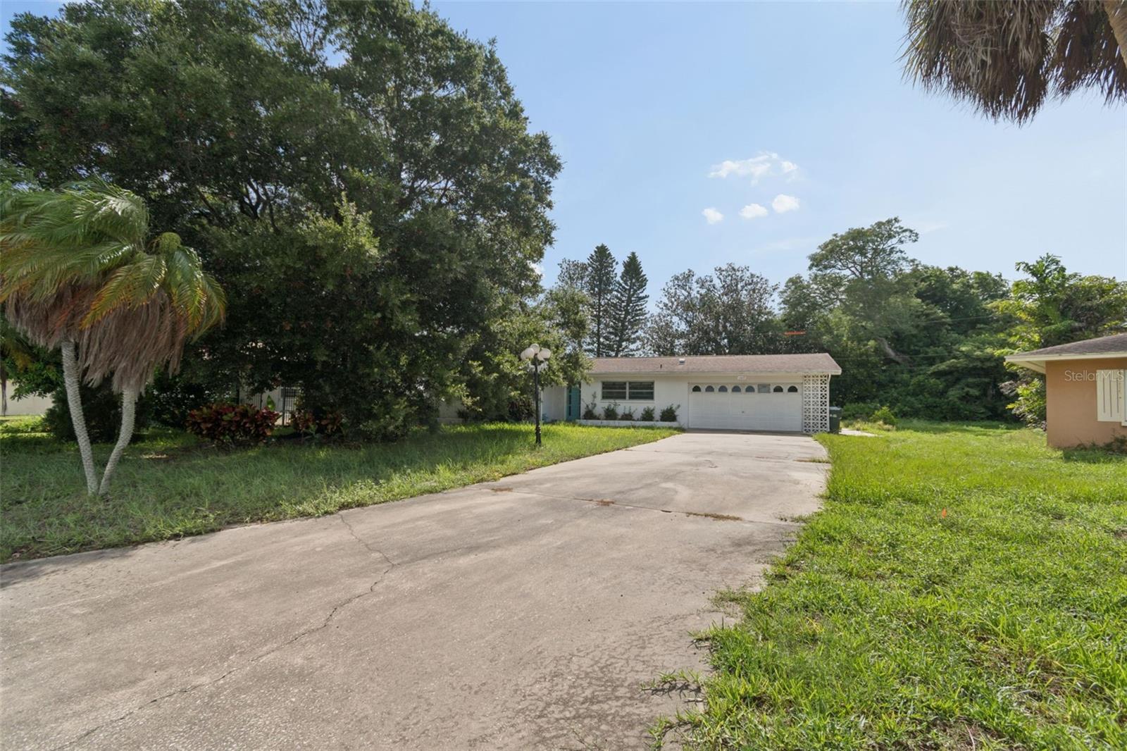 11435 Oval Dr E, FL