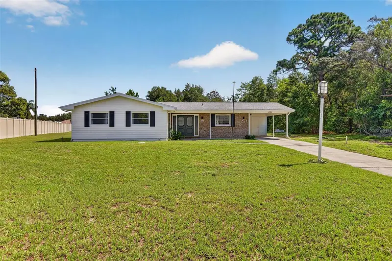 7502 Pond Cir, FL