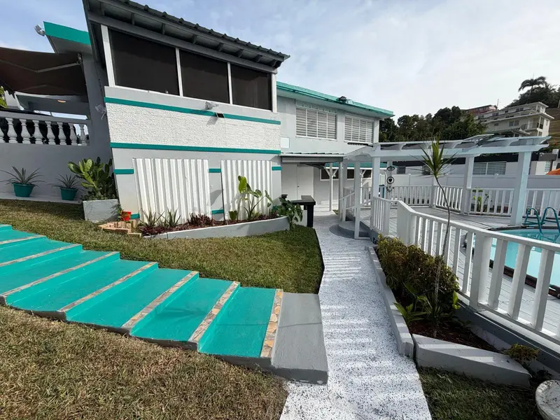282 Ave. Felix Rios, PR