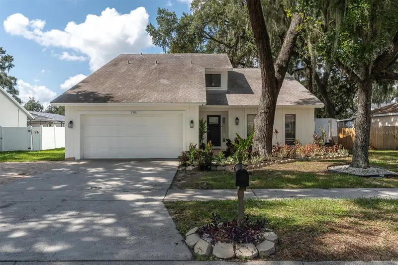 1901 Landside Dr, FL
