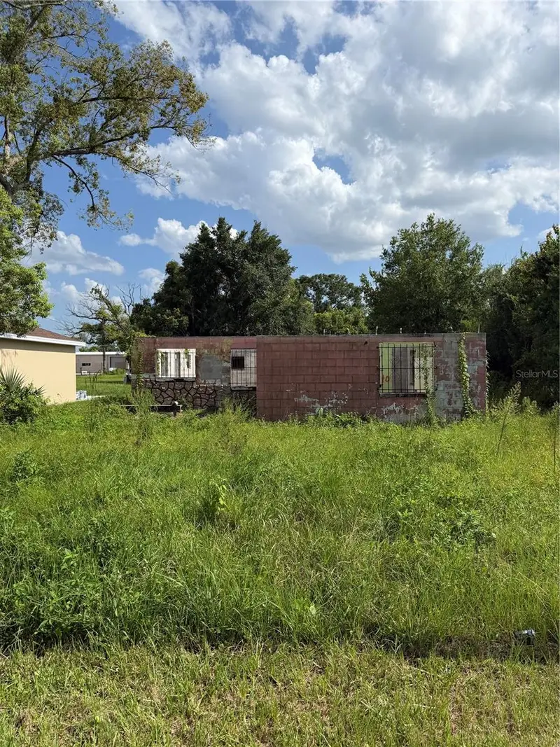2661 W 22nd St, FL
