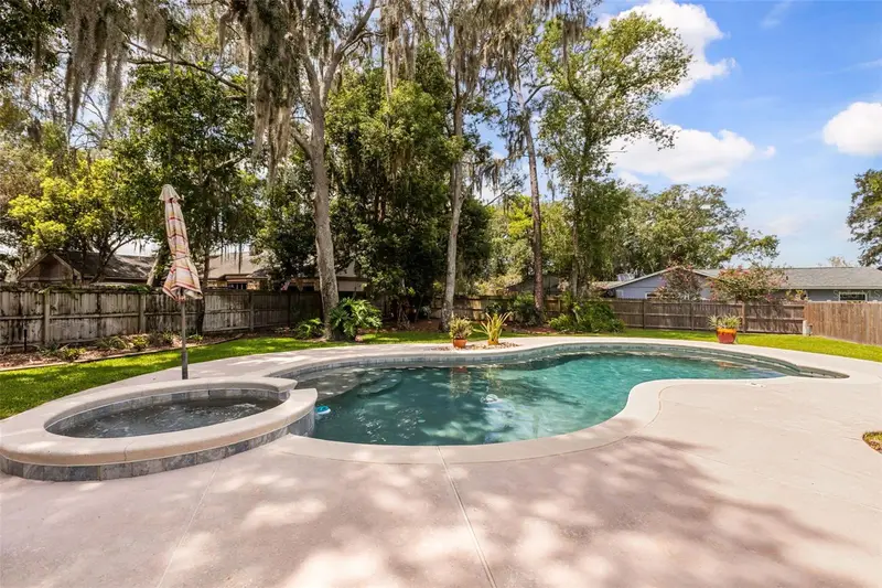 260 Queensberry Ct, FL