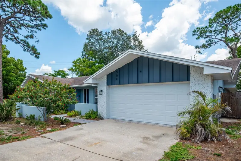 504 Bamboo Ct, FL