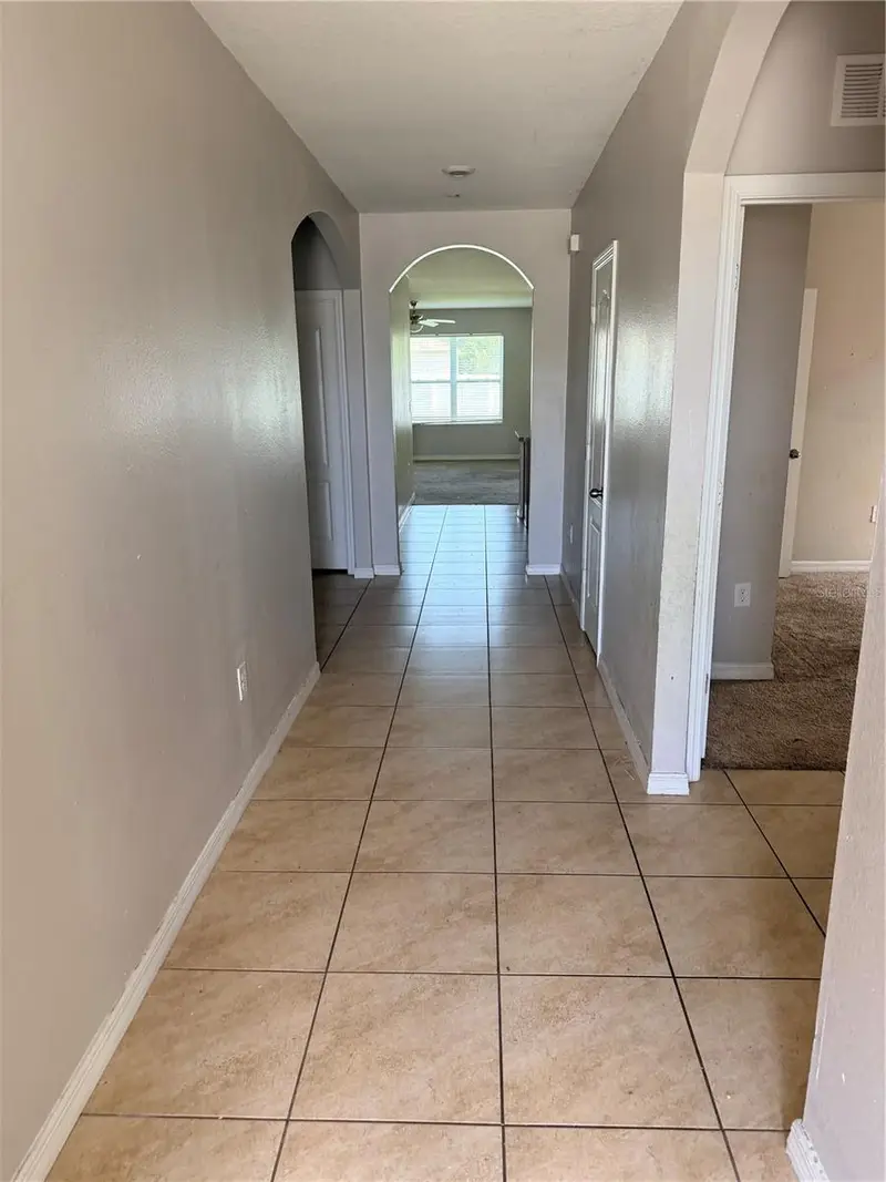 615 Tralee Ln, FL
