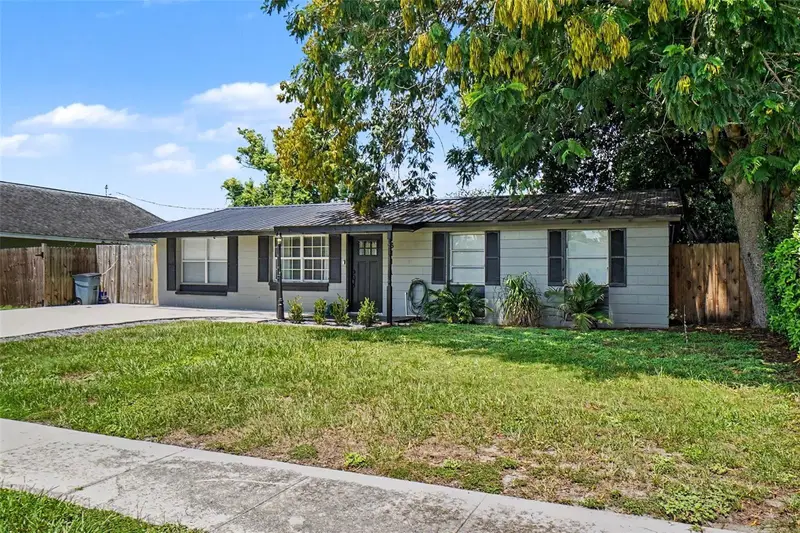 1611 Smithfield Cir W, FL