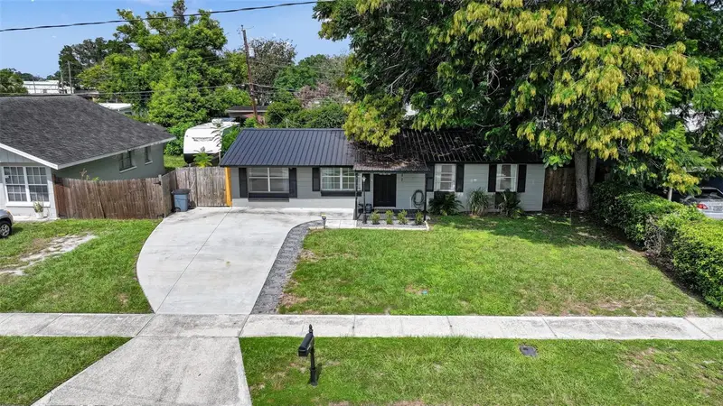 1611 Smithfield Cir W, FL