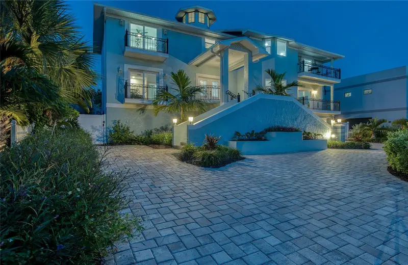 289 8th Ave N, FL