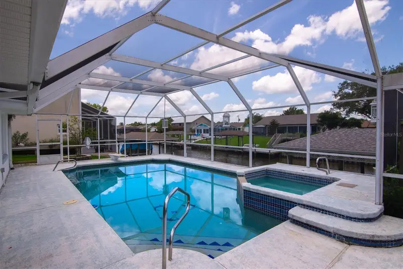 12 Cloverdale Ct S, FL
