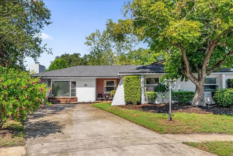 623 Swallow Dr, FL