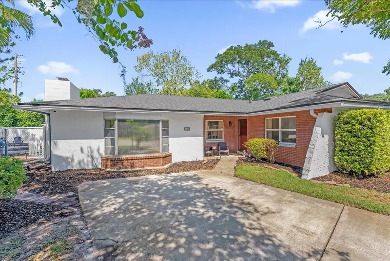 623 Swallow Dr, FL