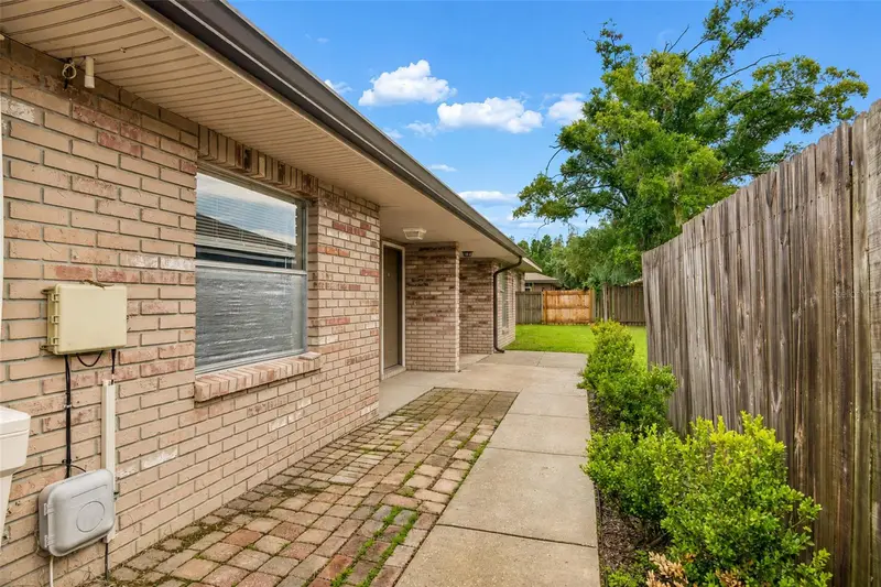 3132 Bloomingdale Villas Ct, FL