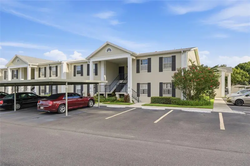 689 Lake Howard Dr Nw #213, FL