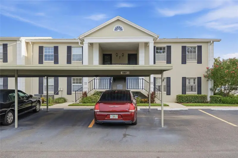689 Lake Howard Dr Nw #213, FL