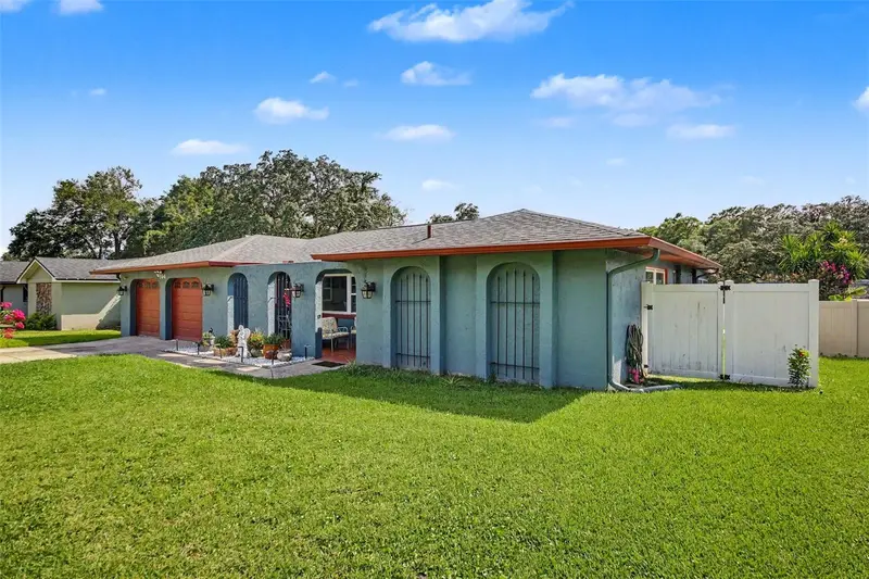 394 Barberry Ln, FL