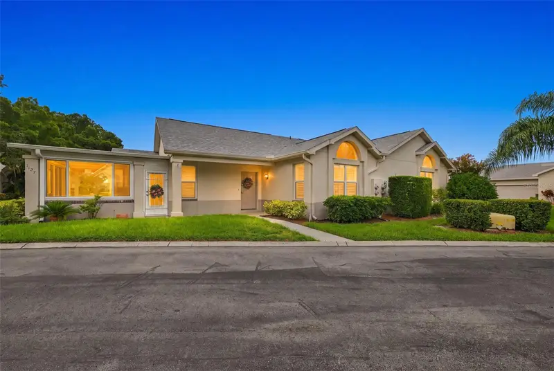 1124 Golfview Woods Dr #Na, FL