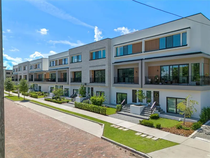42 W Harding St #C, FL