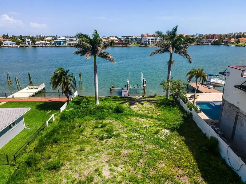 17043 Dolphin Dr, FL