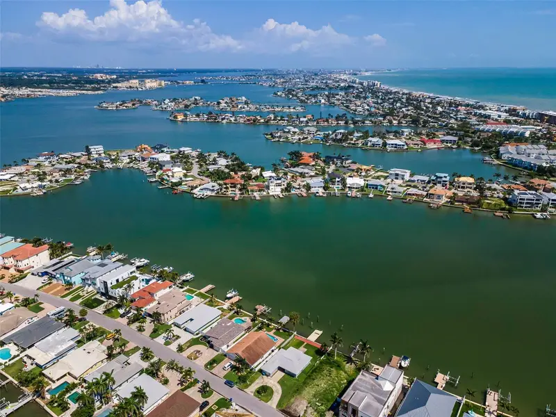 17043 Dolphin Dr, FL