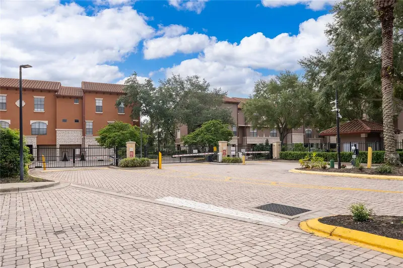 6141 Metrowest Blvd #305, FL