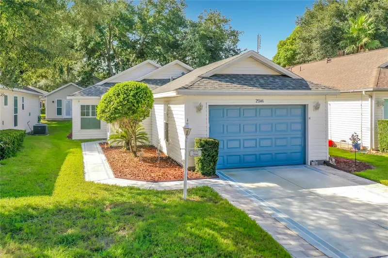 25146 Cranes Roost Cir, FL